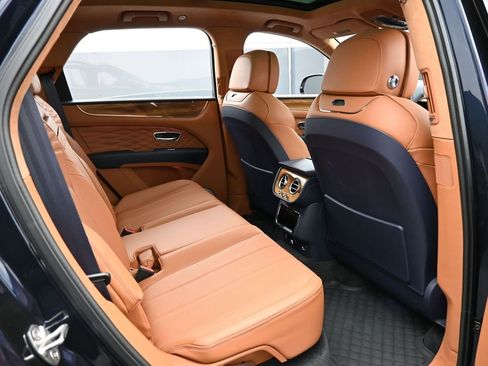 Certified 2024 Bentley Bentayga Azure image 32