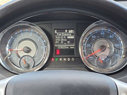 Used 2016 Chrysler Town & Country Limited Platinum FWD image 13