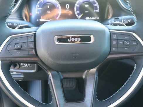 New 2025 Jeep Grand Cherokee Limited image 3