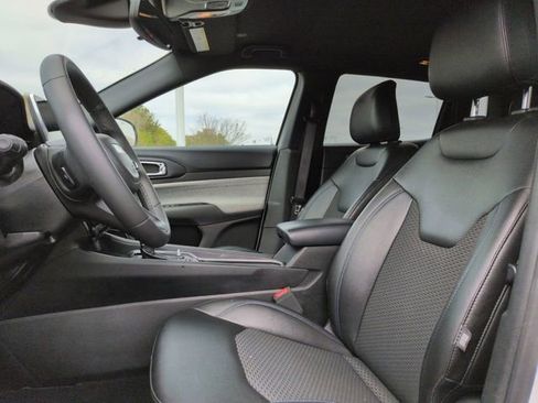 Used 2024 Jeep Compass Latitude AWD/4WD image 13