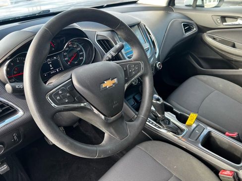Used 2018 Chevrolet Cruze LT w/ Convenience Package image 13