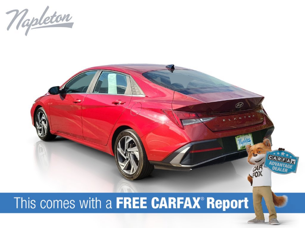 Used 2025 Hyundai Elantra Limited FWD image 3