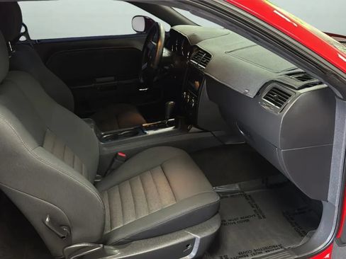 Used 2010 Dodge Challenger SE RWD image 12