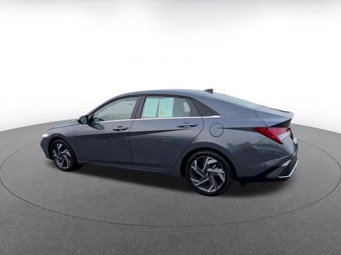 Used 2025 Hyundai Elantra SEL image 10