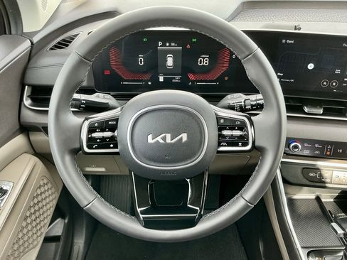 Used 2025 Kia Carnival EX image 36