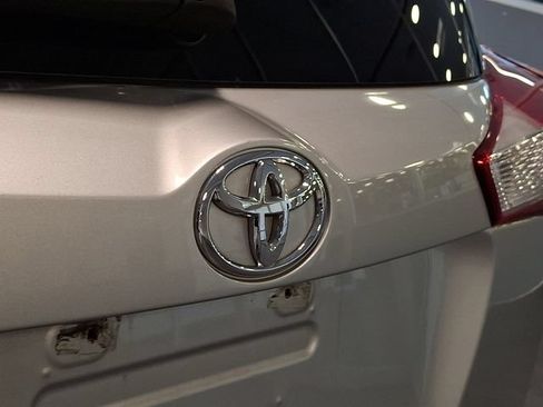 Used 2015 Toyota RAV4 LE AWD/4WD image 28