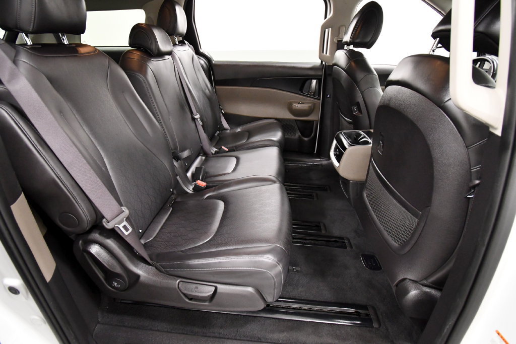 Certified 2025 Kia Carnival FWD image 17