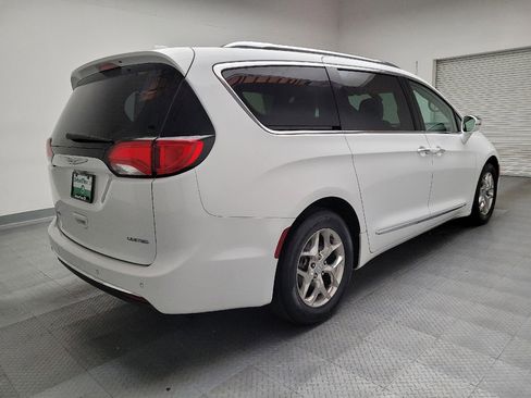Used 2017 Chrysler Pacifica Limited w/ UConnect Theater Package image 9