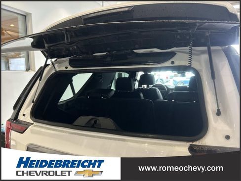 Used 2024 GMC Yukon AT4 w/ Technology Package AWD/4WD image 15