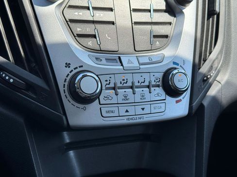 Used 2015 Chevrolet Equinox LT w/ Driver Convenience Package image 24