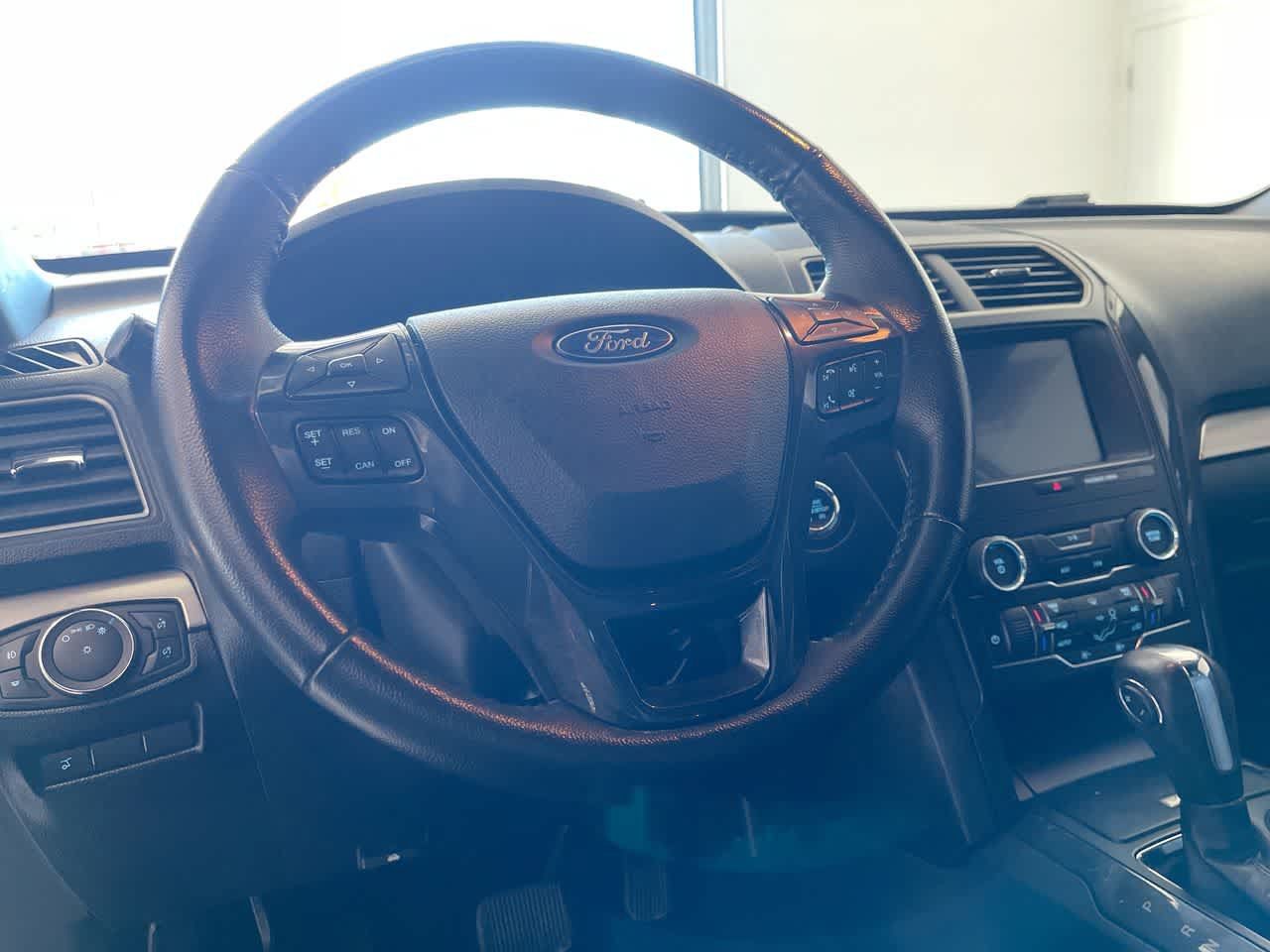Used 2019 Ford Explorer XLT w/ Equipment Group 201A AWD/4WD image 14