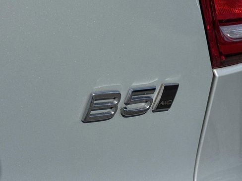 Used 2024 Volvo XC40 B5 Plus AWD/4WD image 8