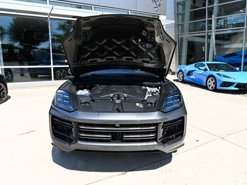 Used 2025 Porsche Cayenne Turbo AWD/4WD image 61