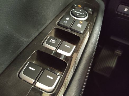 Used 2018 Kia Sorento AWD image 27