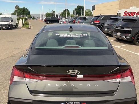 Used 2025 Hyundai Elantra Sport image 4