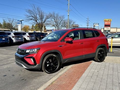 New 2024 Volkswagen Taos SE image 3