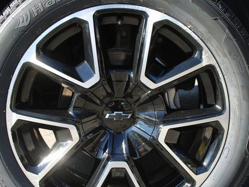 Used 2022 Chevrolet Suburban RST image 19