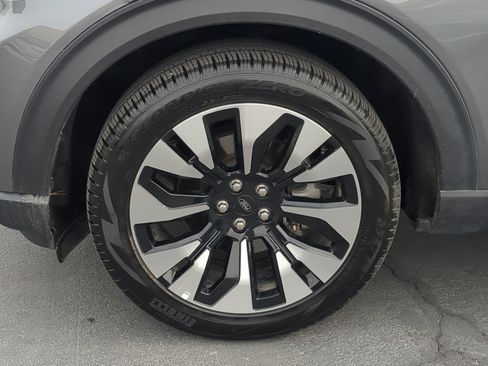 Used 2025 Ford Explorer Platinum w/ LUX Leather Package image 13