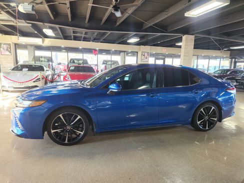 Used 2019 Toyota Camry XSE image 4