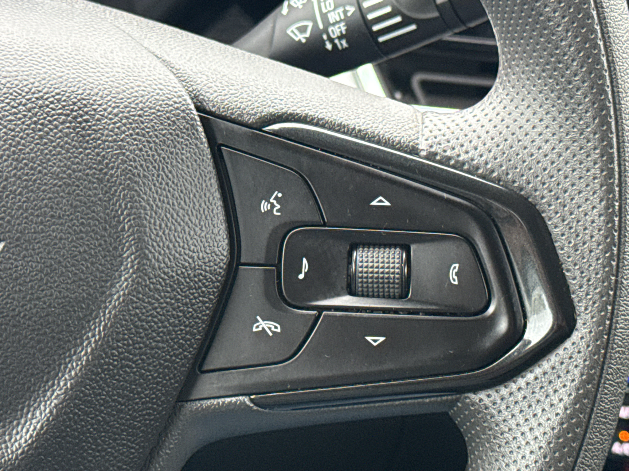 New 2026 Chevrolet Trax LT w/ LPO, Blackout Package FWD image 18