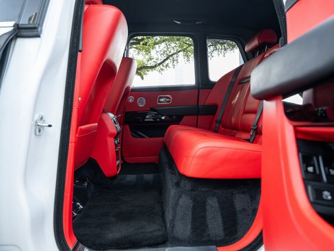 Certified 2023 Rolls-Royce Cullinan image 36