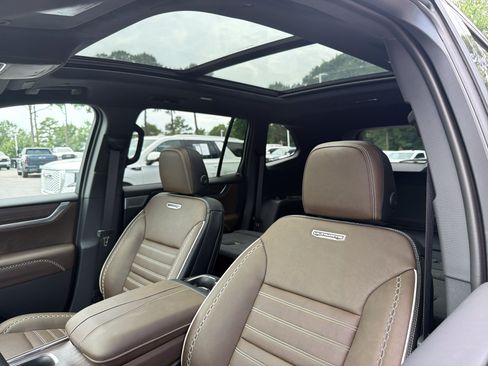 Used 2026 GMC Acadia Denali Ultimate w/ LPO, All-Weather Package AWD/4WD image 3