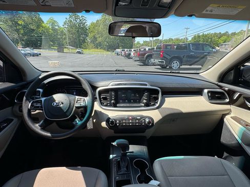 Used 2020 Kia Sorento LX FWD image 17