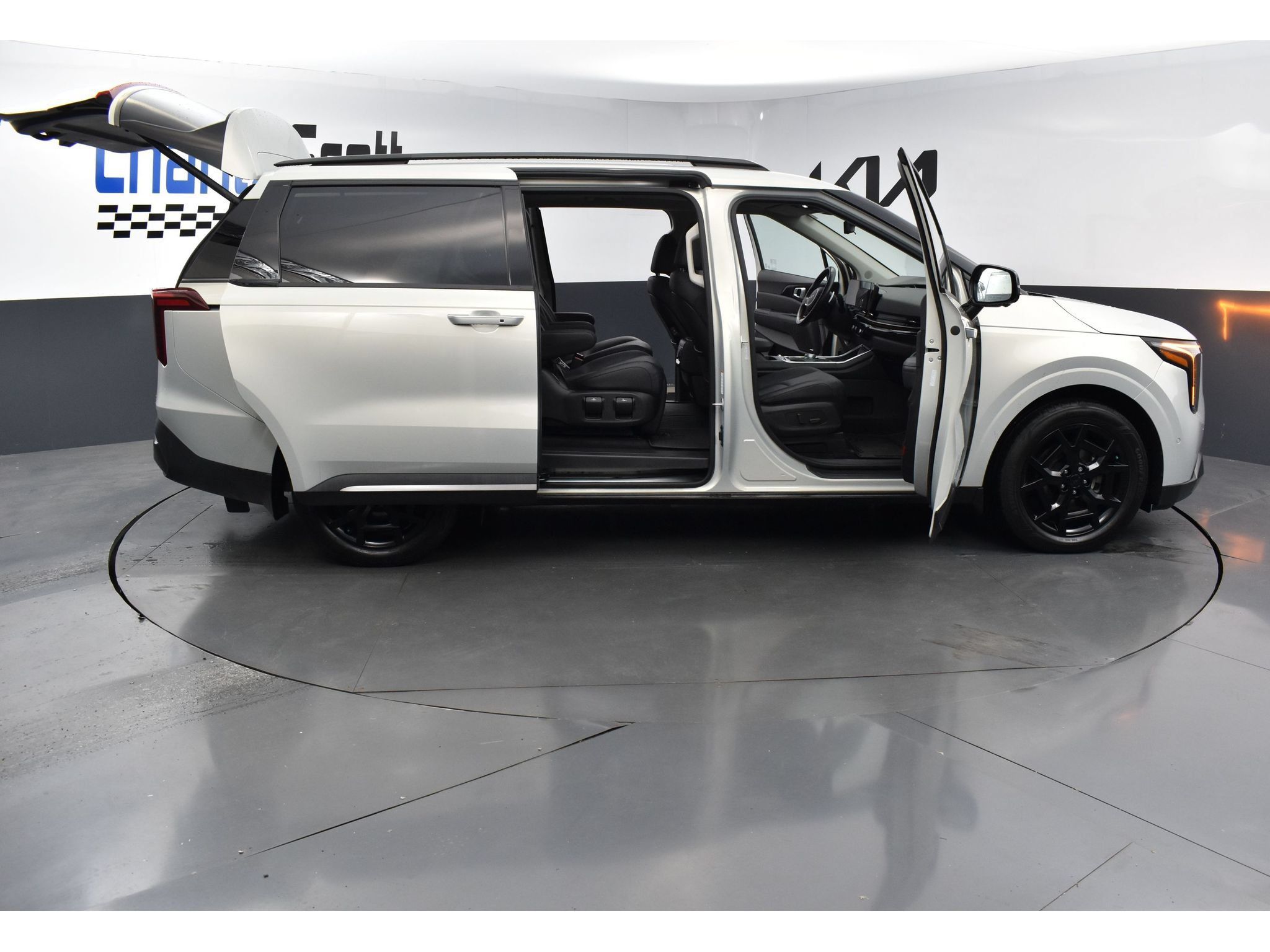 Used 2025 Kia Carnival SX Prestige FWD image 28