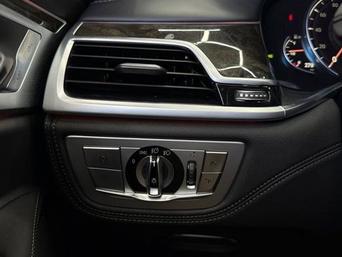 Used 2018 BMW 750i RWD image 19