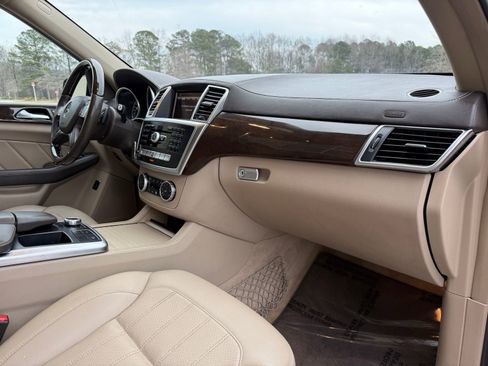 Used 2016 Mercedes-Benz GL 450 4MATIC image 23