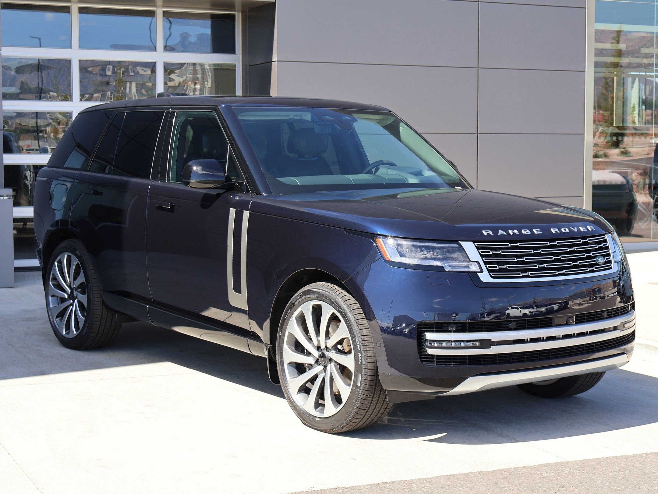 New 2026 Land Rover Range Rover Autobiography AWD/4WD image 3