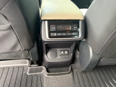 Used 2019 Subaru Ascent Premium AWD/4WD image 32