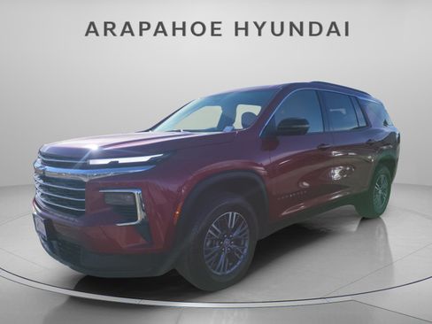 Used 2024 Chevrolet Traverse LT w/ Trailering Package image 7