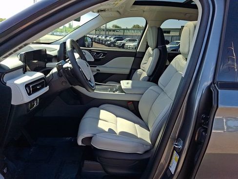 Used 2025 Lincoln Aviator Reserve w/ Luxury Package AWD/4WD image 13