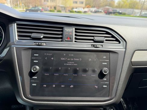 Used 2020 Volkswagen Tiguan SE image 12