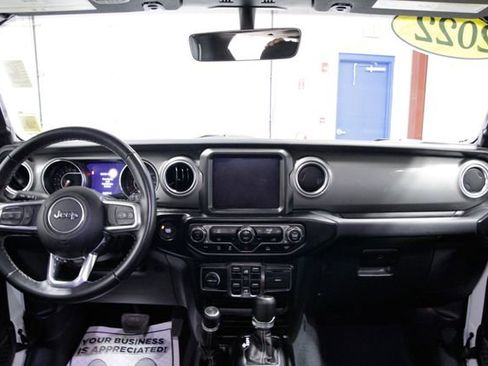 Used 2022 Jeep Wrangler Unlimited Sahara image 15