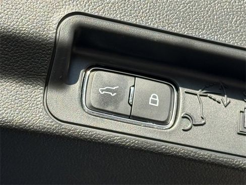 Certified 2023 Ford Explorer Limited w/ Limited Technology Package image 30