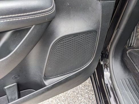 Used 2025 Chrysler Pacifica Limited image 24