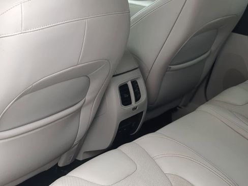 Certified 2019 Jeep Cherokee Limited AWD/4WD image 18