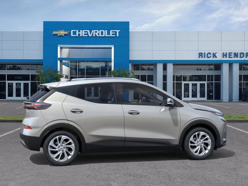 New 2023 Chevrolet Bolt EUV LT w/ Comfort Package FWD image 7