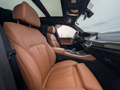 Used 2022 BMW X5 xDrive40i w/ M Sport Package image 59