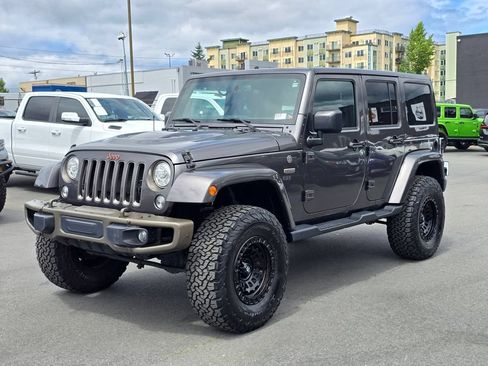 Used 2017 Jeep Wrangler Unlimited Sahara AWD/4WD image 4