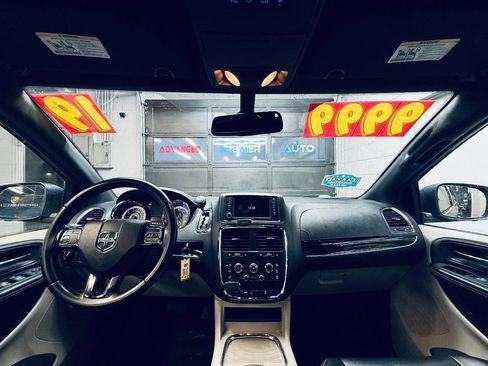 Used 2019 Dodge Grand Caravan SXT image 11