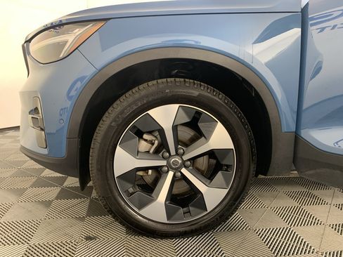 Used 2024 Volvo XC40 B5 Plus AWD/4WD image 12