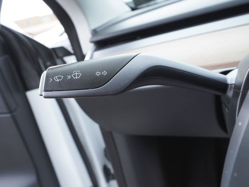 Used 2021 Tesla Model Y Long Range image 15