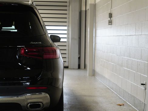 Used 2026 Mercedes-Benz GLB 250 4MATIC image 11