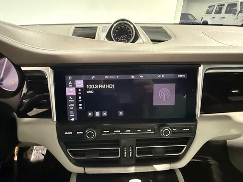 Used 2021 Porsche Macan AWD/4WD image 52
