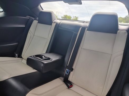 Used 2016 Dodge Challenger SXT Plus image 9