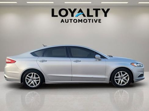 Used 2016 Ford Fusion SE FWD image 6