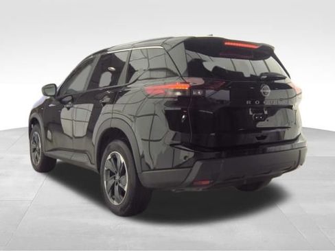 Used 2025 Nissan Rogue SV image 8